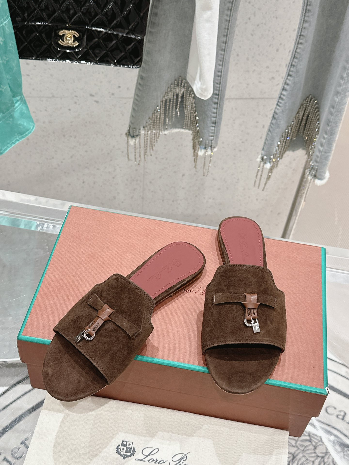 ua L**o p*ana summer charms sandal