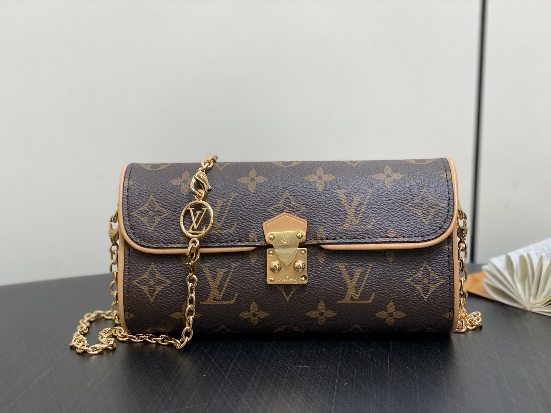 LV Pochette Camille M13566 20.5 x 11x6CM