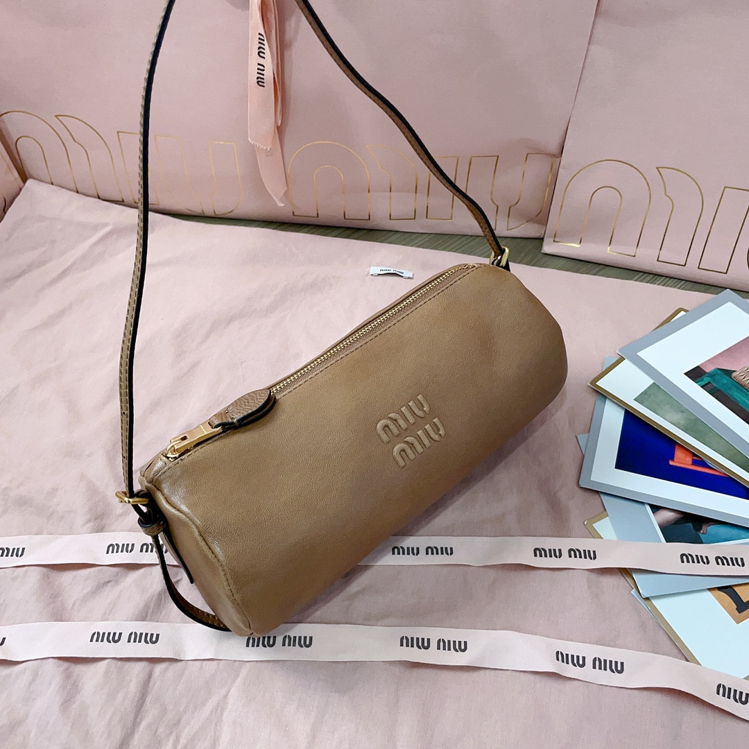 Miu Miu Nappa leather pouch 22x9x9cm