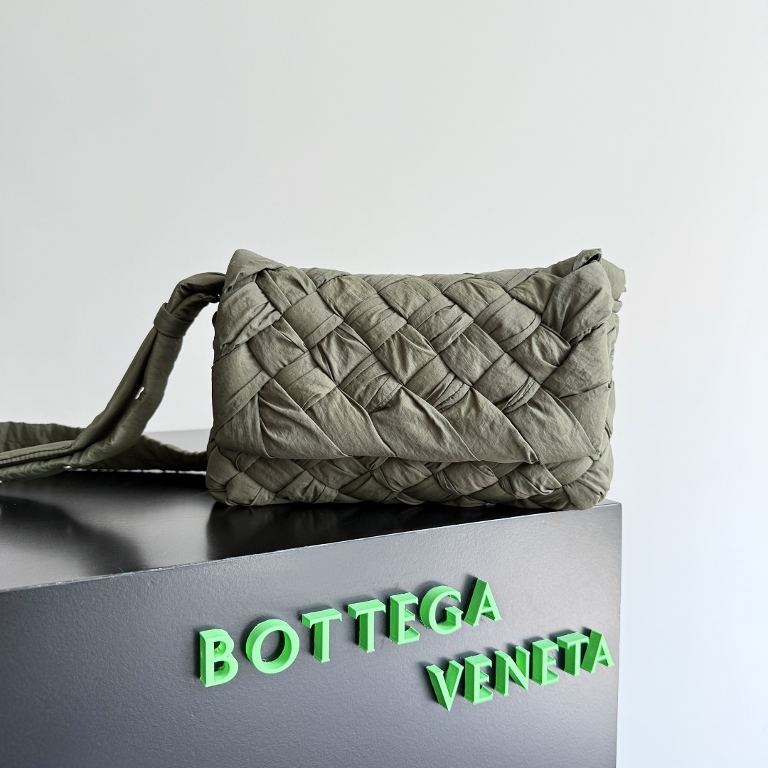 Bo*te*ga Ve*ne*ta Small Rumple Messenger 21x14x5cm