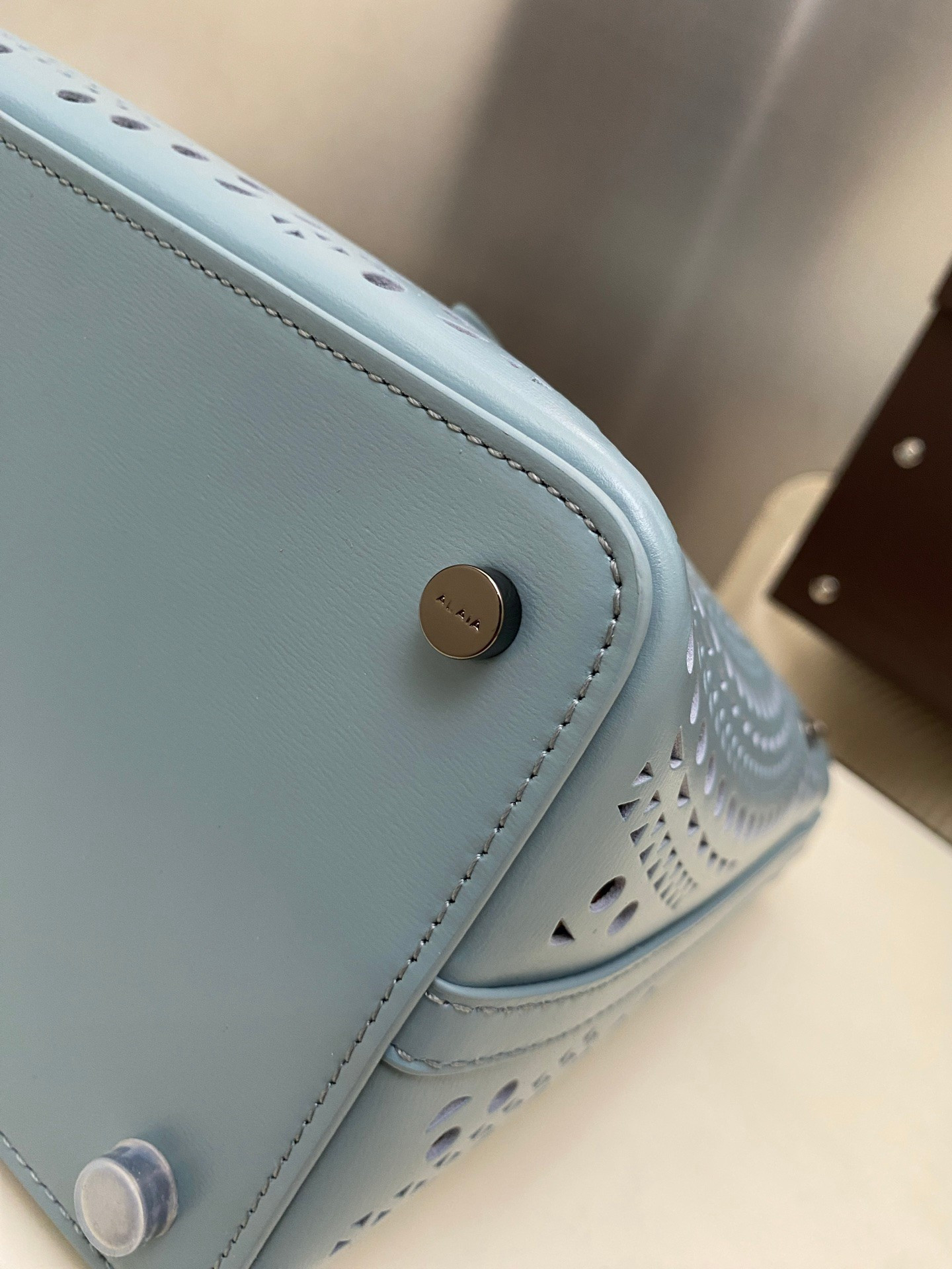 ALAÏA Mina 25 bag 25x20x12cm