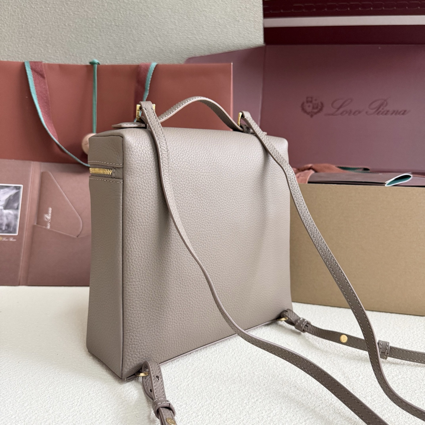 L**o p*ana extra pocket backpack l23.5 23x21x8cm