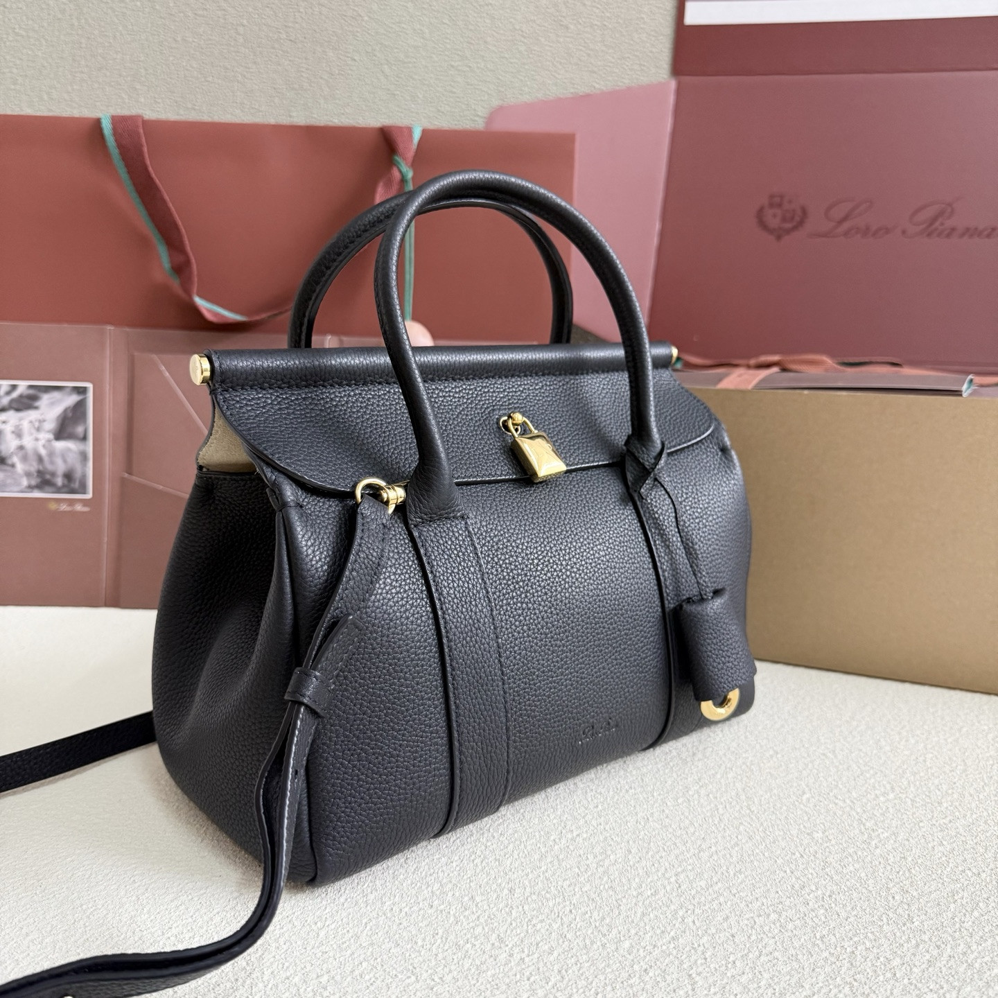 L**o p*ana loom l25 calfskin 25x18x12.5cm