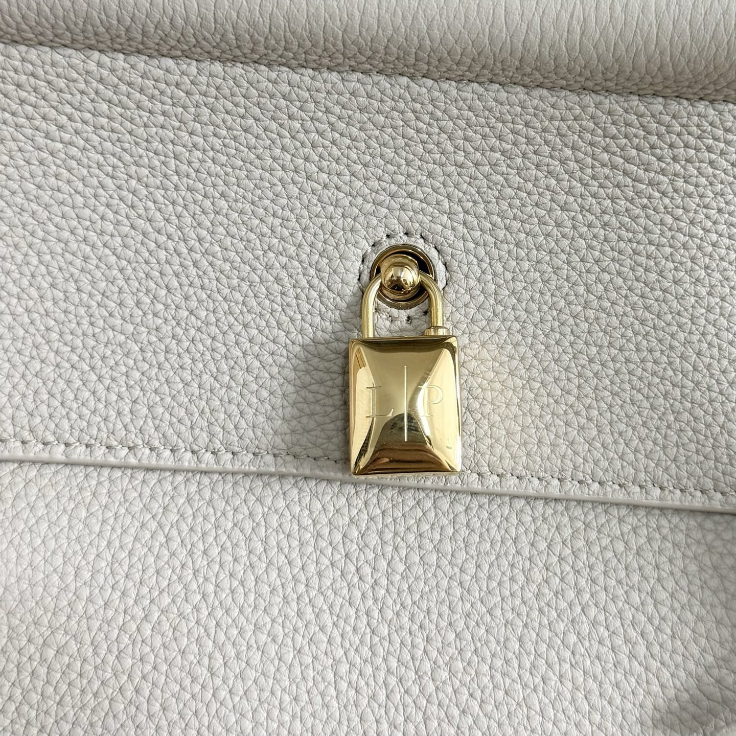 L**o p*ana loom l32 calfskin 33x23x18cm