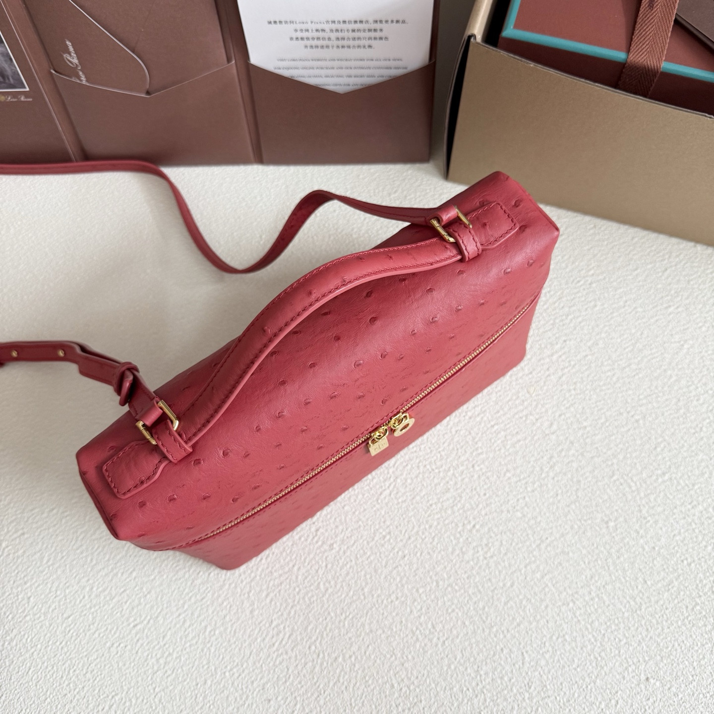 L**o p*ana extra pocket l27 ostrich-grained leather 16x27x10cm