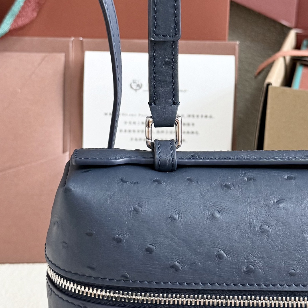 L**o p*ana extra pocket l27 ostrich-grained leather 16x27x10cm